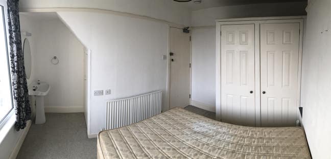 Double Room in flat-share Main Photo