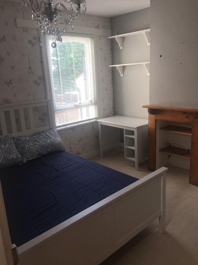 Double room to rent near town for a female tenant Main Photo