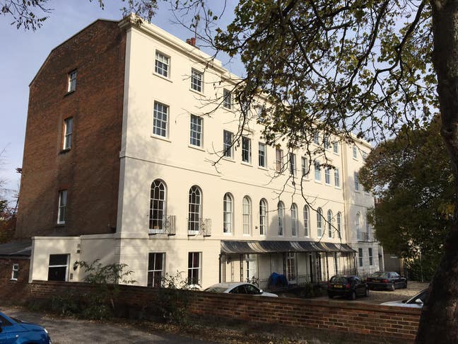 2 doubles, 1 en suite, close to town avail now Main Photo