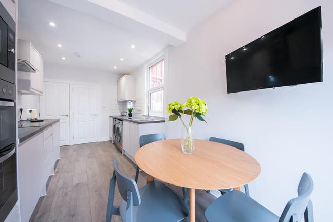 Don't Miss Out - Close to Royal Berkshire Hospital Main Photo