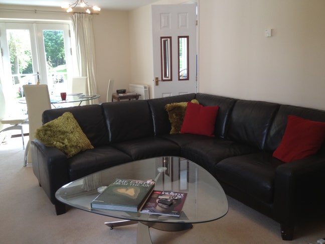 Bright double bedroom in great location Main Photo