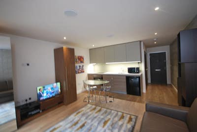 A modern studio flat located  Cls to Colindal stn Main Photo