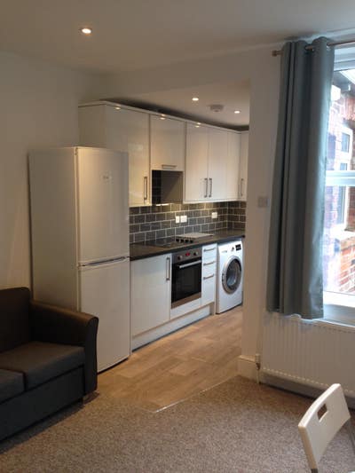 Lovely Double Room - Refurbished -Crookes - S10 Main Photo