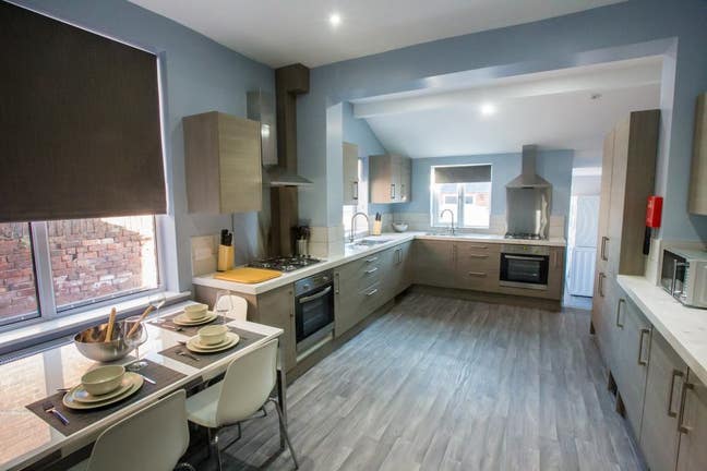 Modern room available - ideal for a couple.  Main Photo