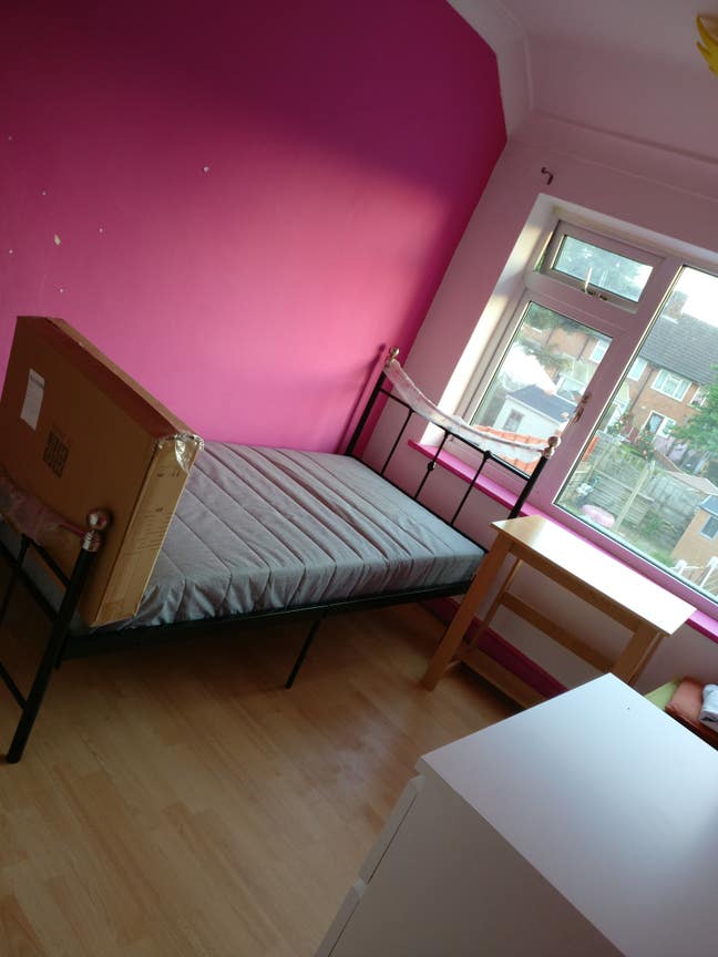 Single and double rooms near station and transport Main Photo