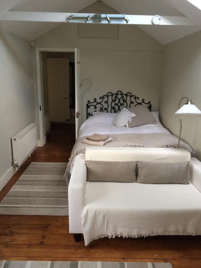 Bright, spacious studio in a period property Main Photo