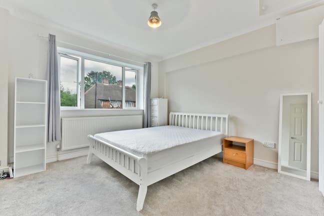 Rooms in SE5 - quiet base w transport links Main Photo