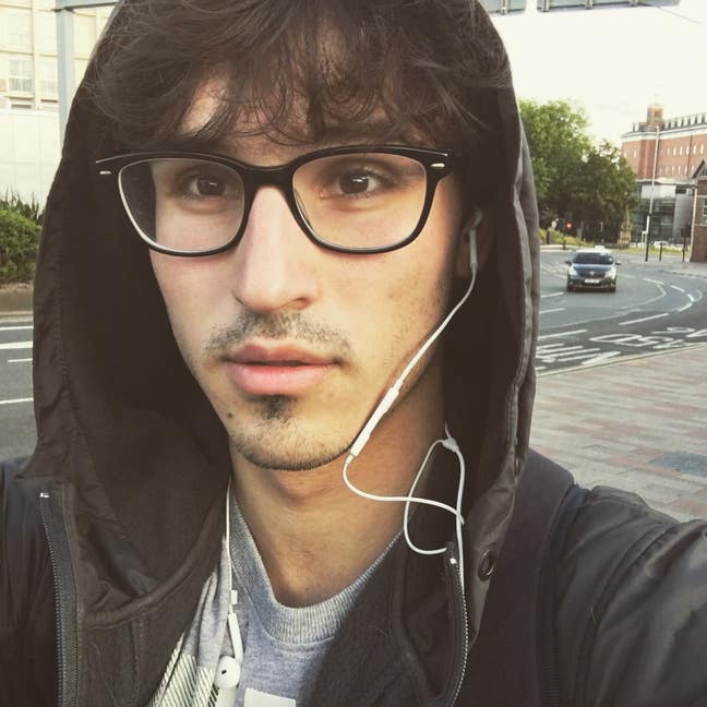 Professional looking for a one bedroom fllat Main Photo