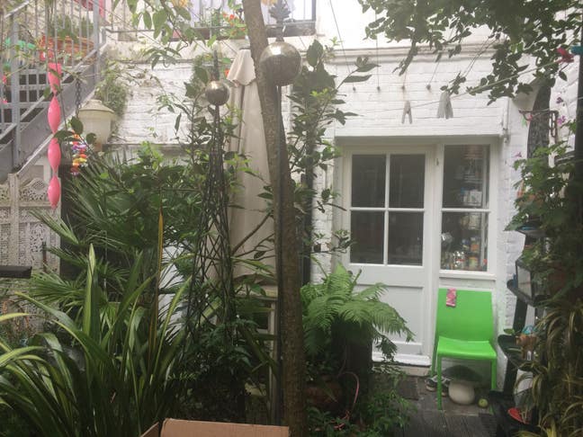 A must view,, characteful studio apartment to rent Main Photo