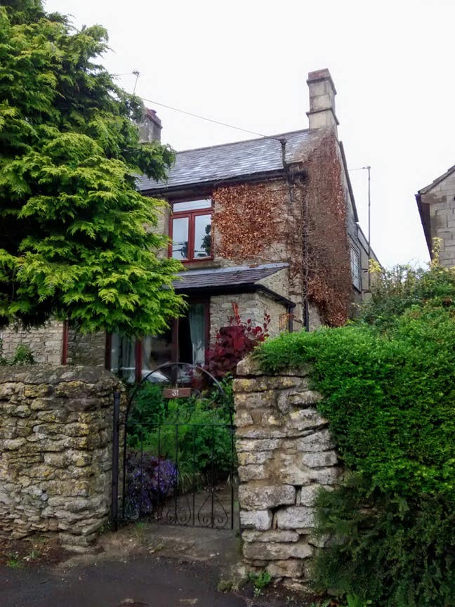 Double room in quiet, cosy, village cottage Main Photo