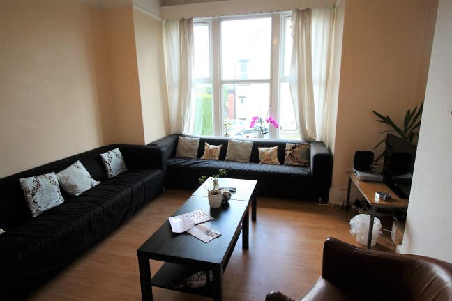 2X Affordable Rooms Avail November in LS6 Main Photo