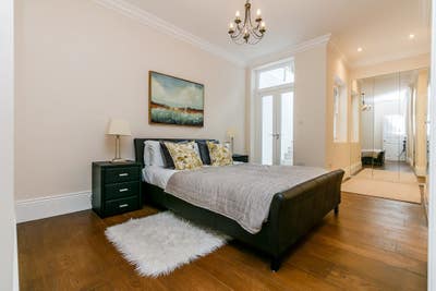 Bright and Large En-Suite Master Bedroom Main Photo