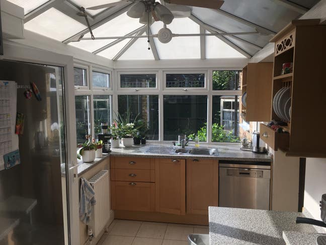 Attractive single room to let Main Photo