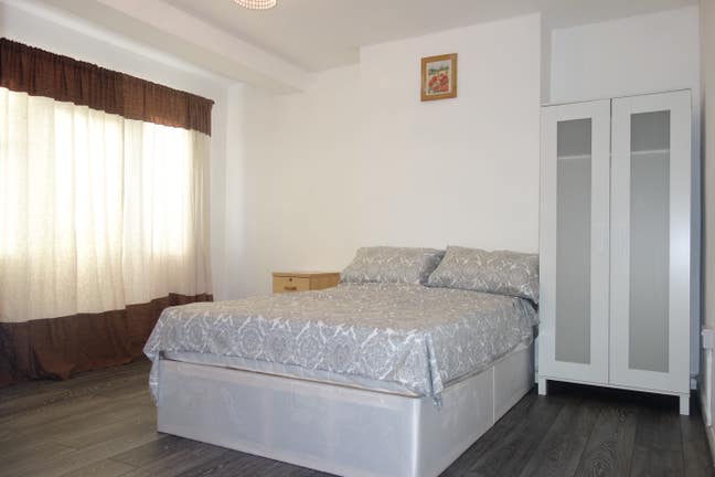 Large Double Room to Rent Main Photo