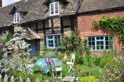 Double Room in Artists' Cottage with Garden Main Photo