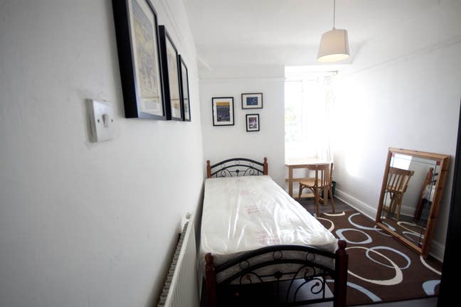 Rooms to let in Morden , London ,Close to Tube  Main Photo