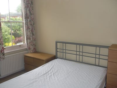 Furnished Double room &pound;750 in Private road Main Photo
