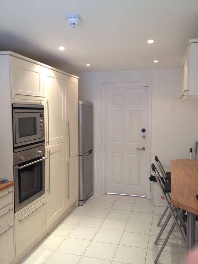 Ensuite Dle inc all bills, CC, BB in GU1  Main Photo