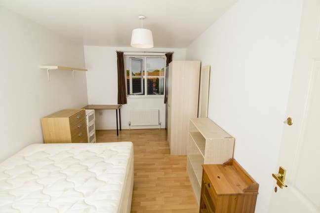 Double Room Close to Town Centre Main Photo