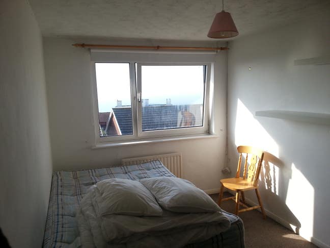 Lovely sunny double room in friendly shared house Main Photo