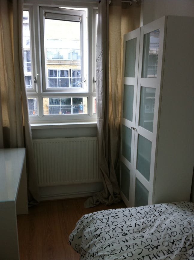 Single Room on Old Street Main Photo