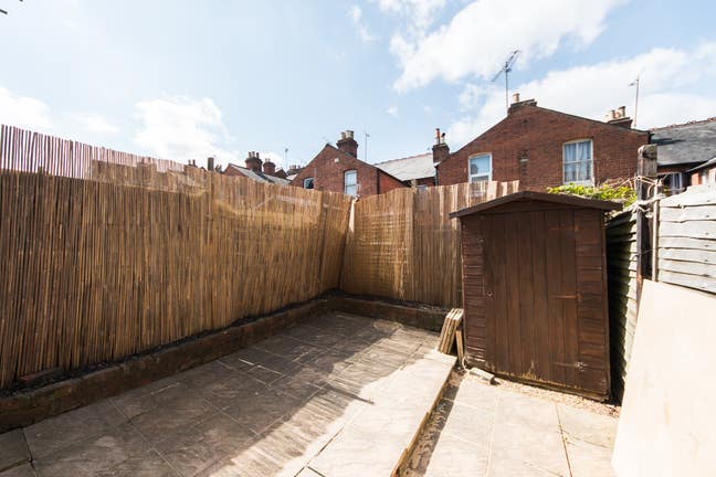 Double Ensuite Room Available in Town Centre Main Photo