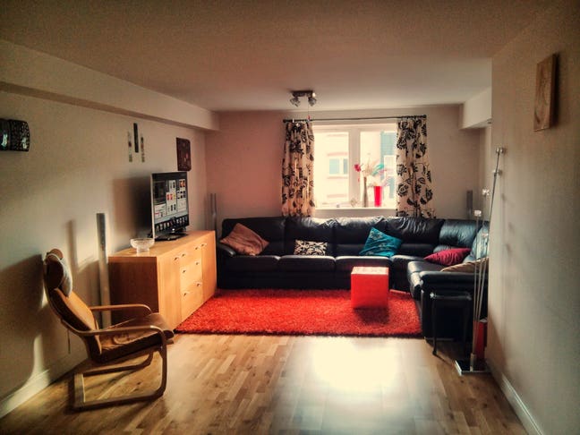 Furnished 22 foot room, dbl bed, private bathroom. Main Photo