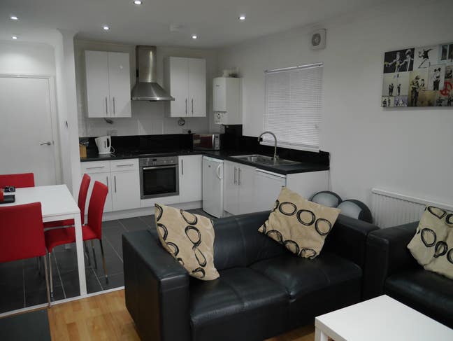 2 Bed Female Flat Dbl Room Malefant St Main Photo
