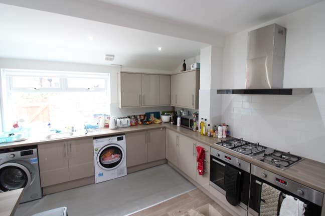 Room in Modern Professional House Share Allerton Main Photo