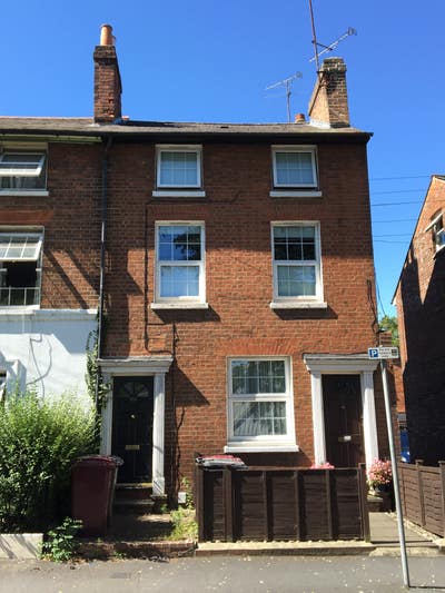 Whole flat for 2 people,central Reading, avail now Main Photo