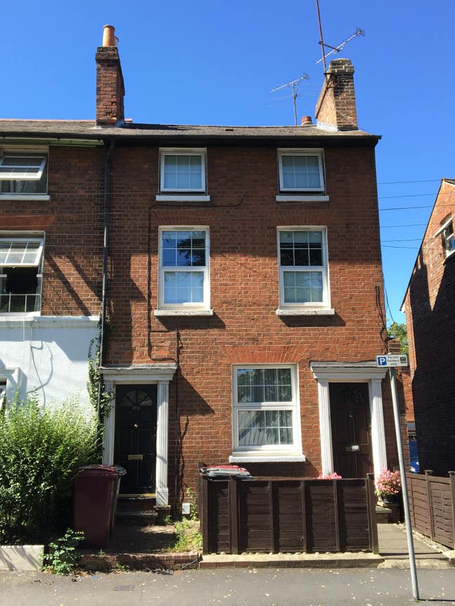 Whole flat for 2 people,central Reading, avail now Main Photo