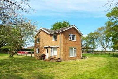 Double Room in Shared House Near Newmarket Main Photo