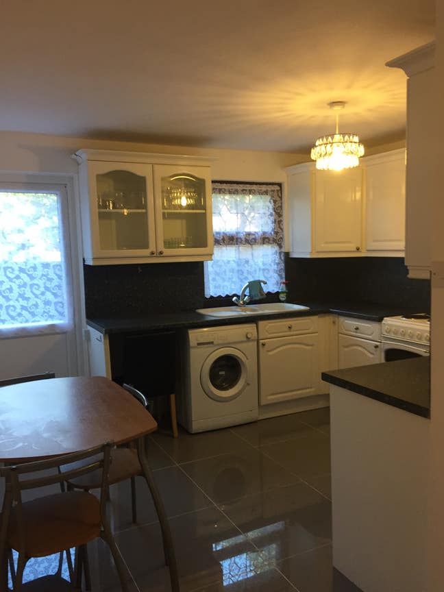 Big double room available few mins walk to station Main Photo