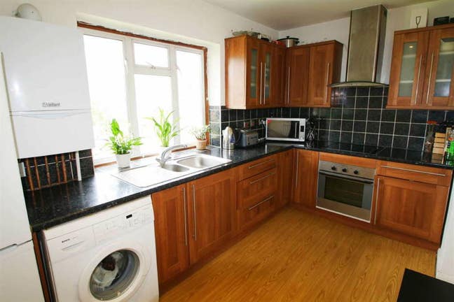 Large Double room in northolt available  Main Photo