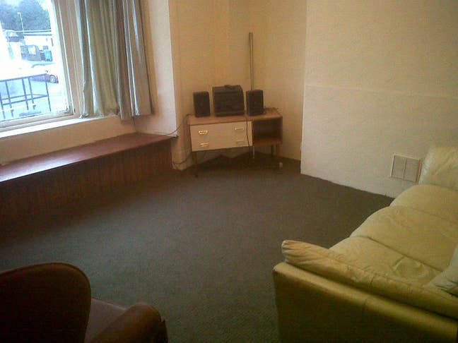 2 Bedroom Flat Central Largs. Main Photo