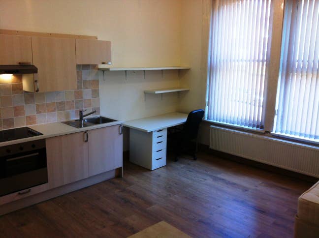 Modern Studio Flat Next to Medical Uni Lgi Main Photo