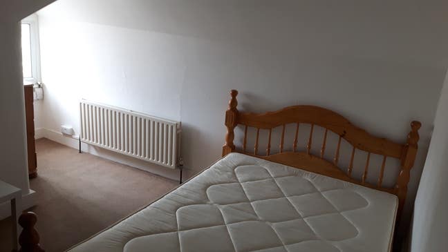 Double room near Harrow Centre. Main Photo