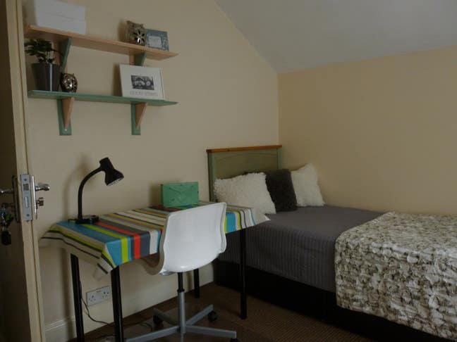  Single Room  Nr Interchange Main Photo