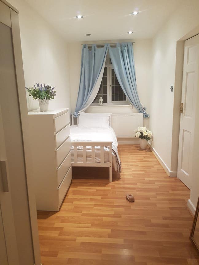 Large Room  Main Photo