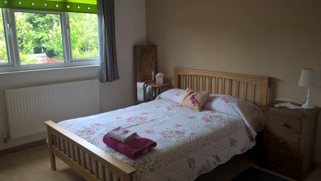 Spacious double room close to town center. Main Photo