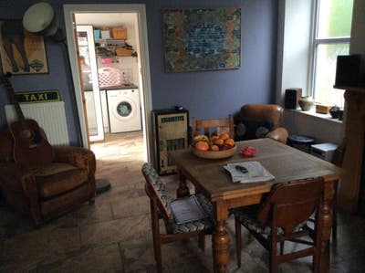 Lovely room in well appointed family home. Main Photo