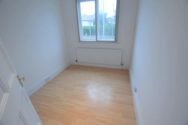 **Single Room Furnished 4 Minute Walk To Station** Main Photo