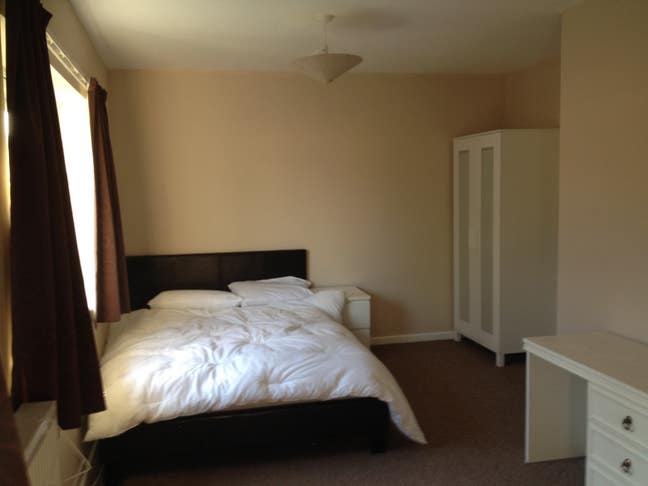 Large Double Room Available Main Photo