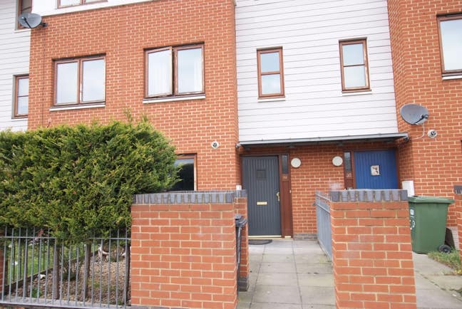 Lovely 3 Bed plus study room House in London SE16  Main Photo