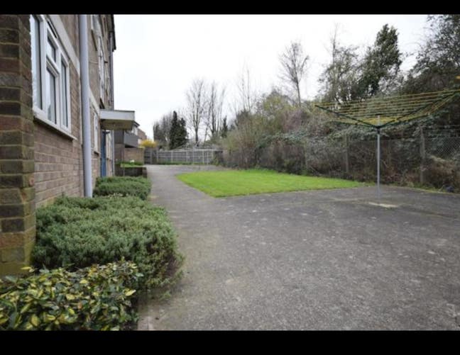  Double room availabl for rent Main Photo