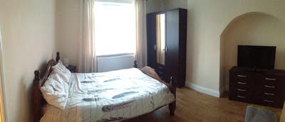 Large Modern Double Room Main Photo