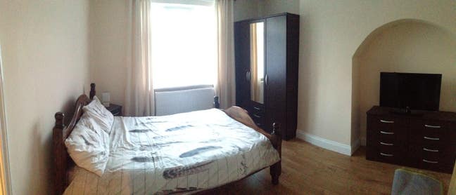Large Modern Double Room Main Photo