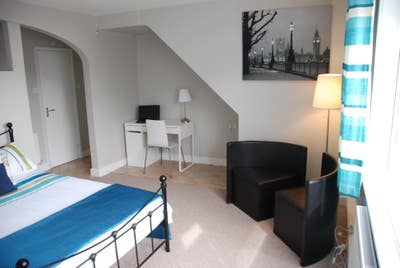 Available Feb 2026- Beautiful En-Suite Studio !!! Main Photo