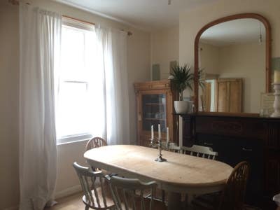 1 Double room in lovely house next to Bar Walls Main Photo