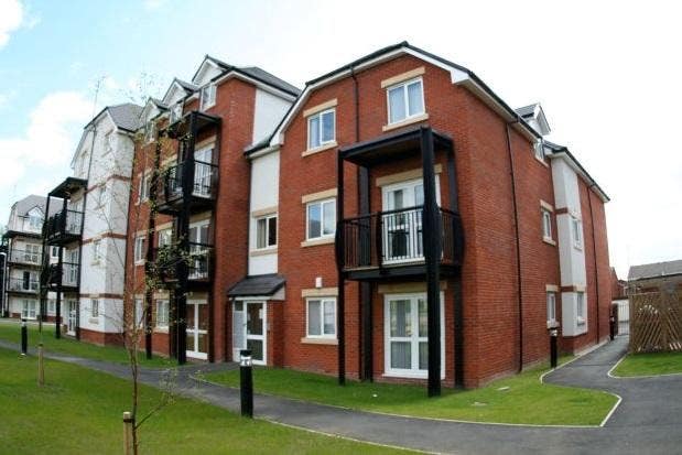 Fully Furnished Room in Town Centre with Internet Main Photo